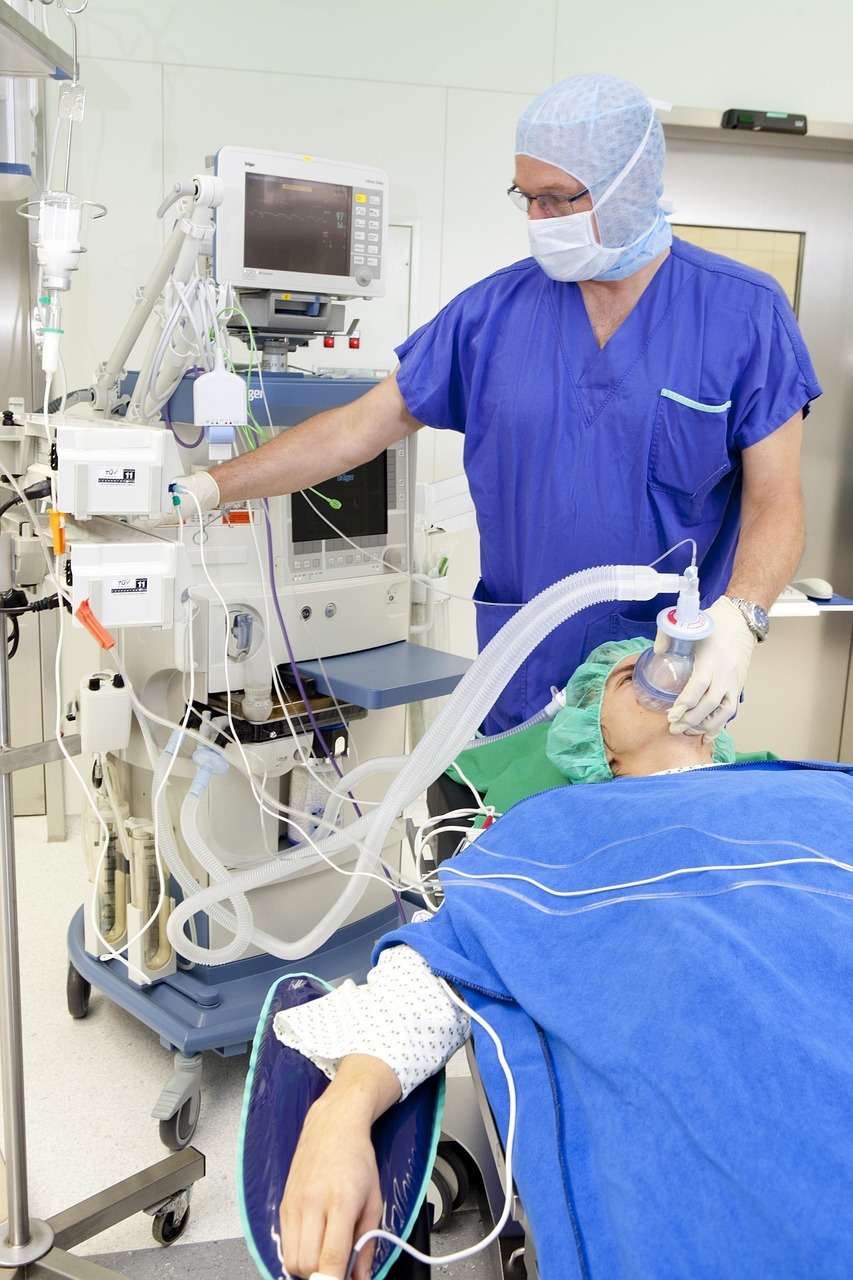 Medical anesthesia staff working in an operating room representing anesthesia staffing opportunities in new mexico with Poliran Health.